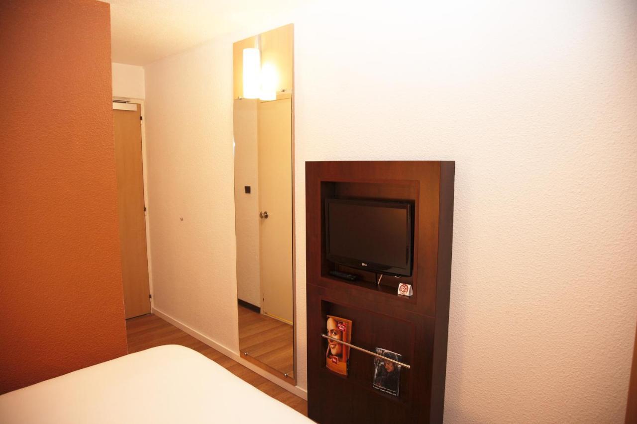 Ibis Les Etangs Des Moines Hotel