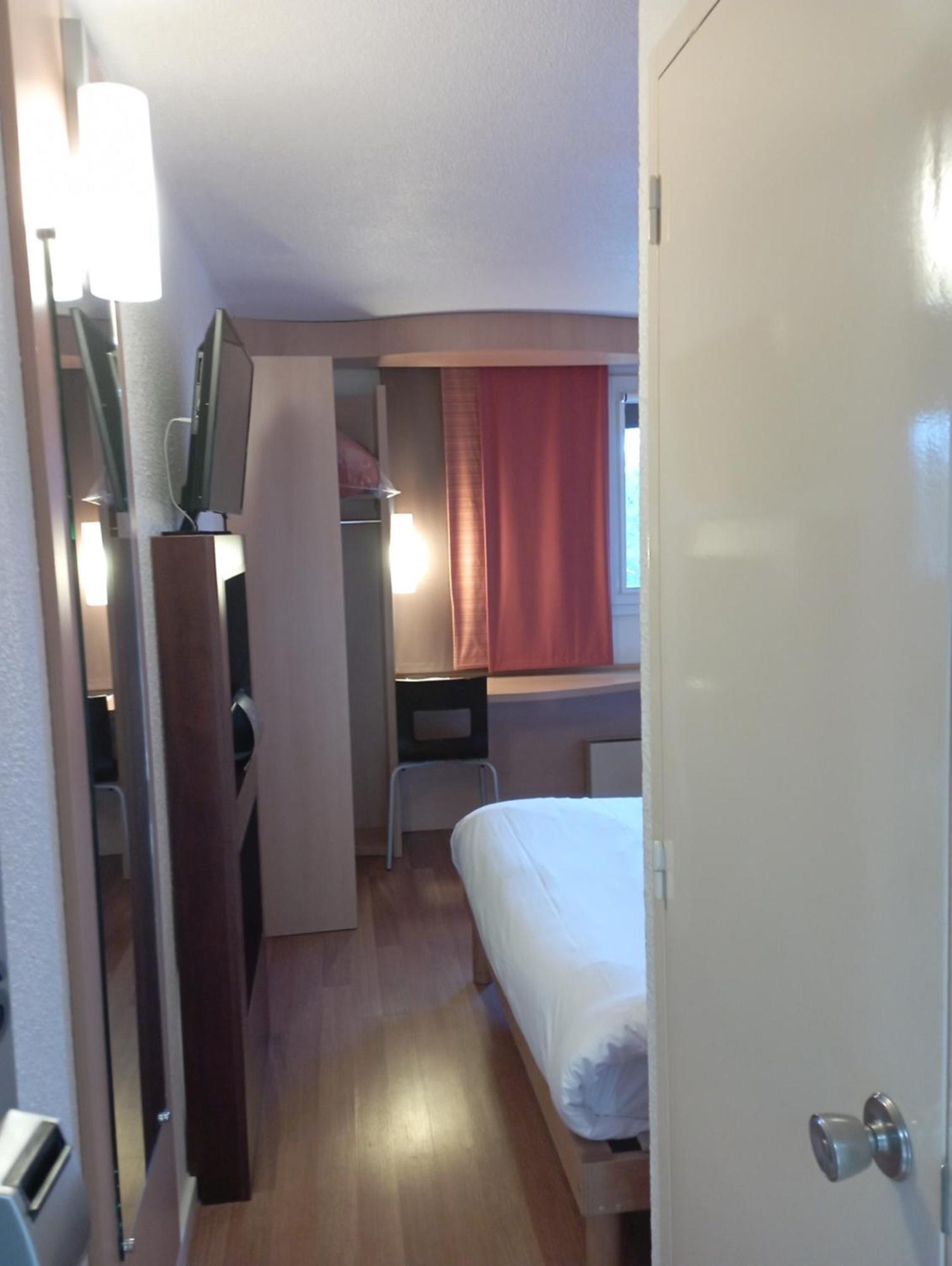 Ibis Les Etangs Des Moines Hotel 3*