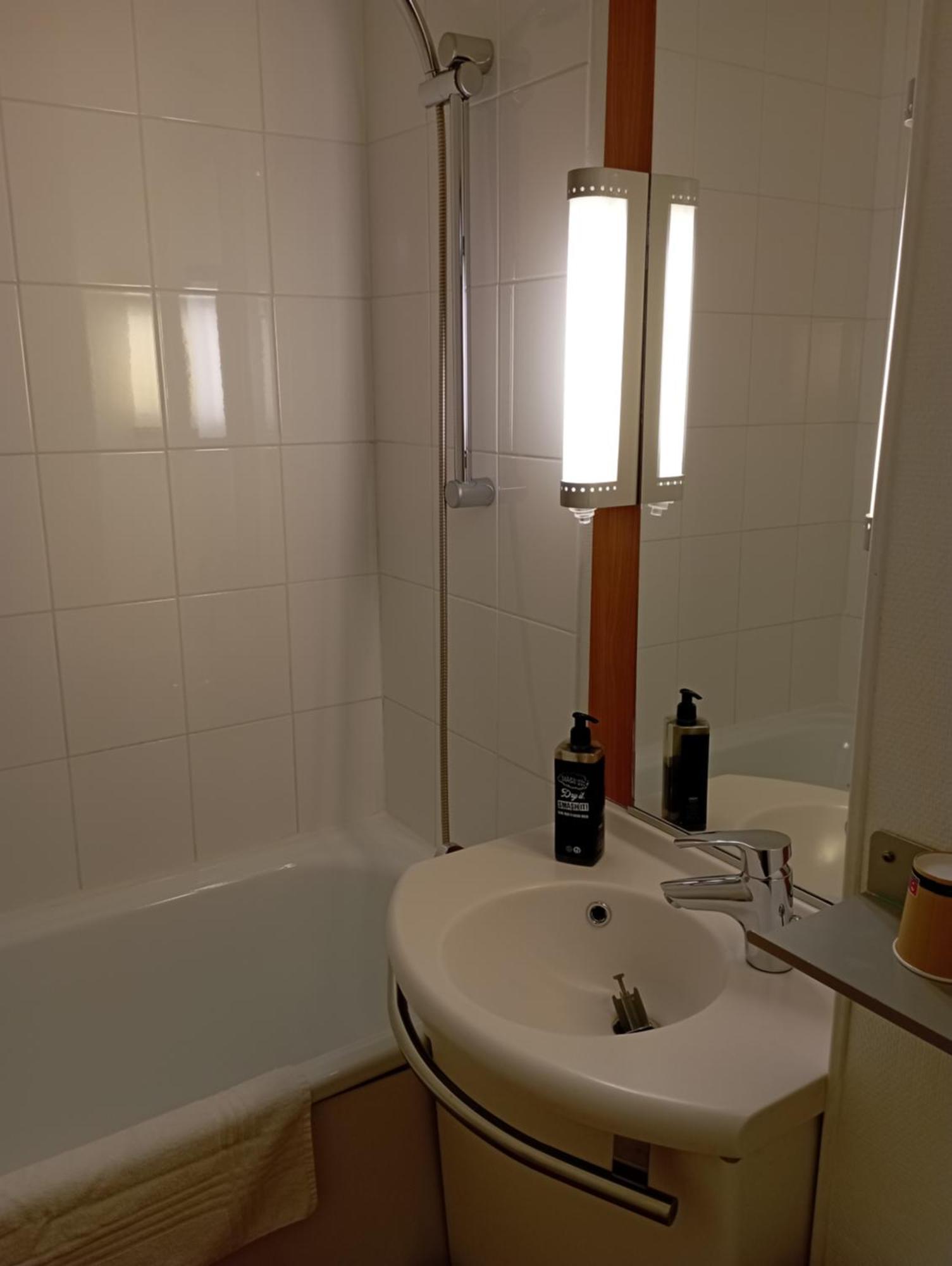 Ibis Les Etangs Des Moines Hotel 3*