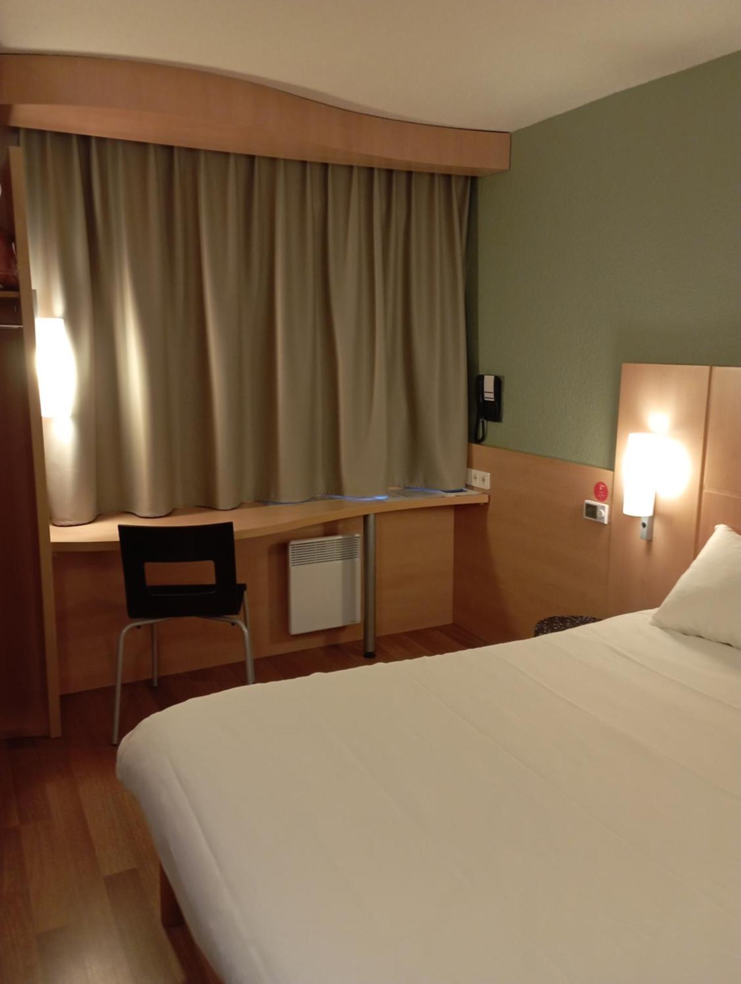 Ibis Les Etangs Des Moines 3*