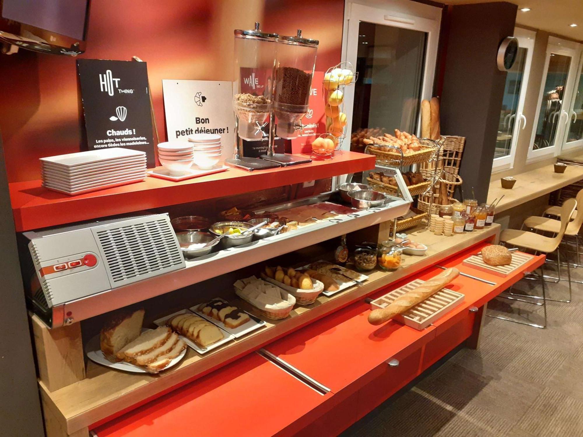 Hotel Ibis Les Etangs Des Moines 3*