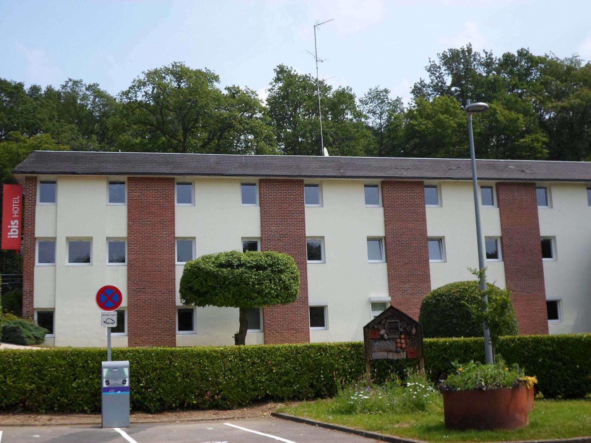 Ibis Les Etangs Des Moines Hotel