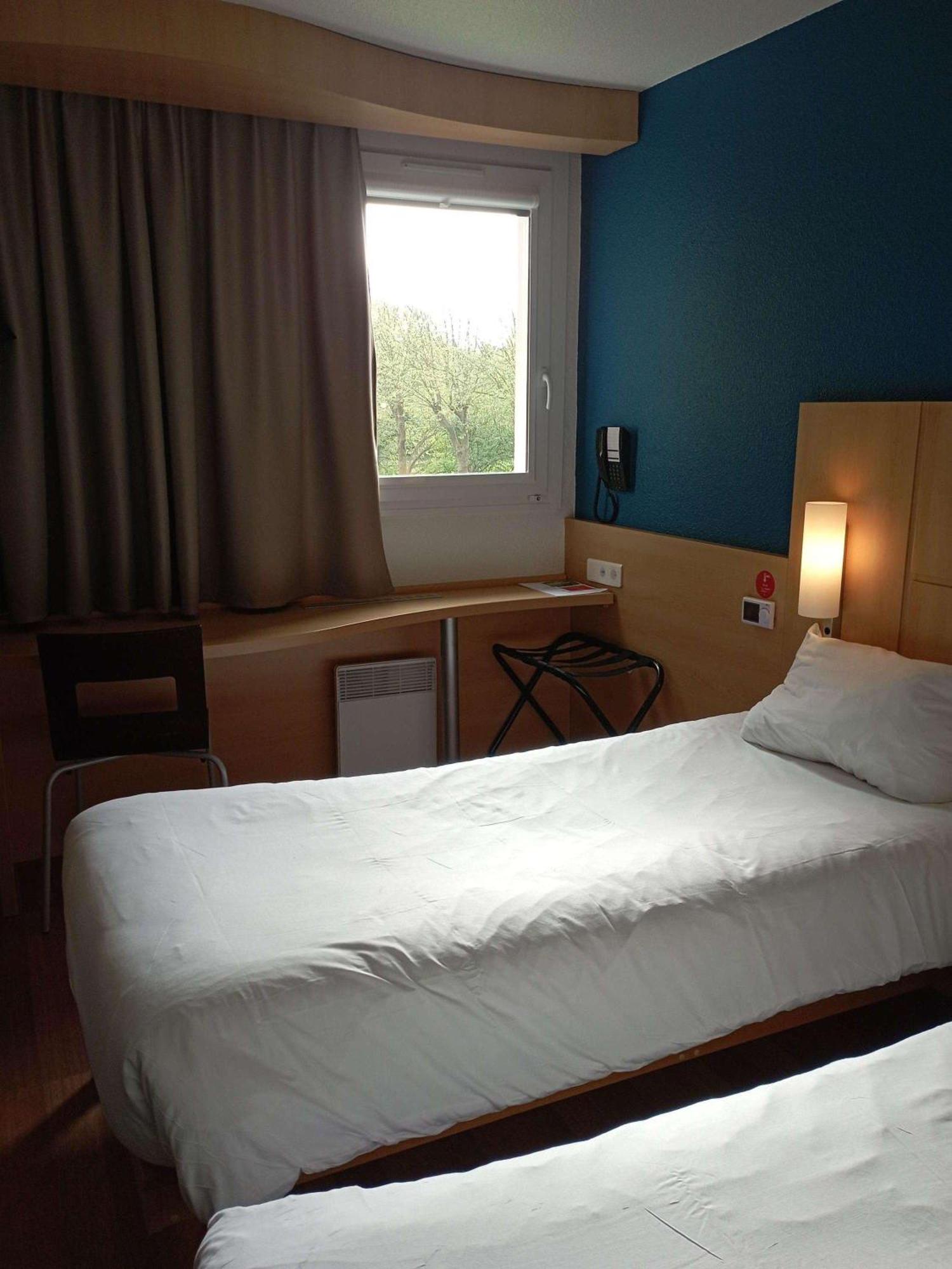Hotel Ibis Les Etangs Des Moines 3*